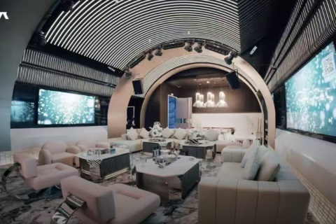 城市夜色中的青春机遇与醇香生活